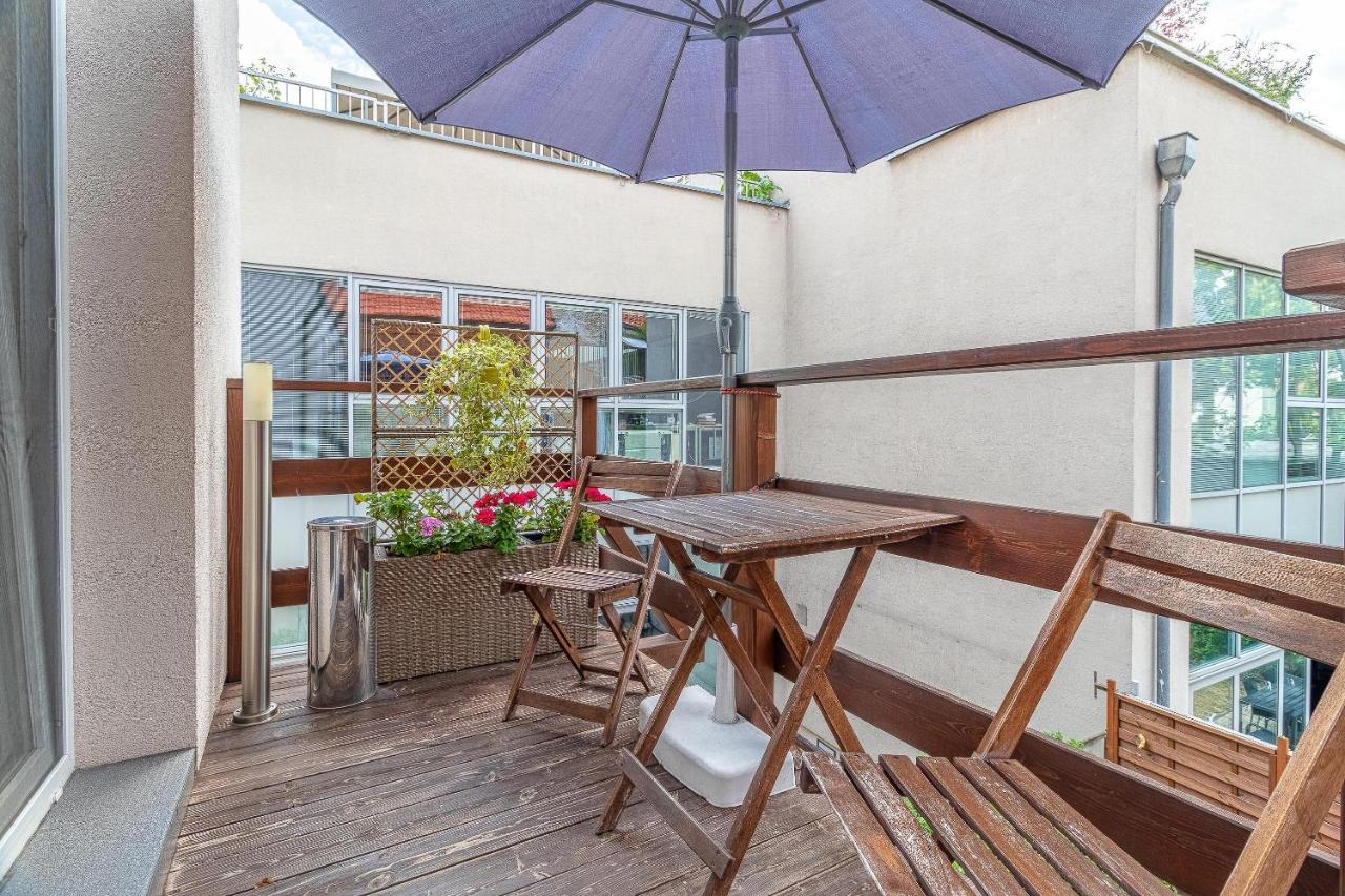 Bratislava -Apartment Near The City Center With A Balcony Eksteriør billede
