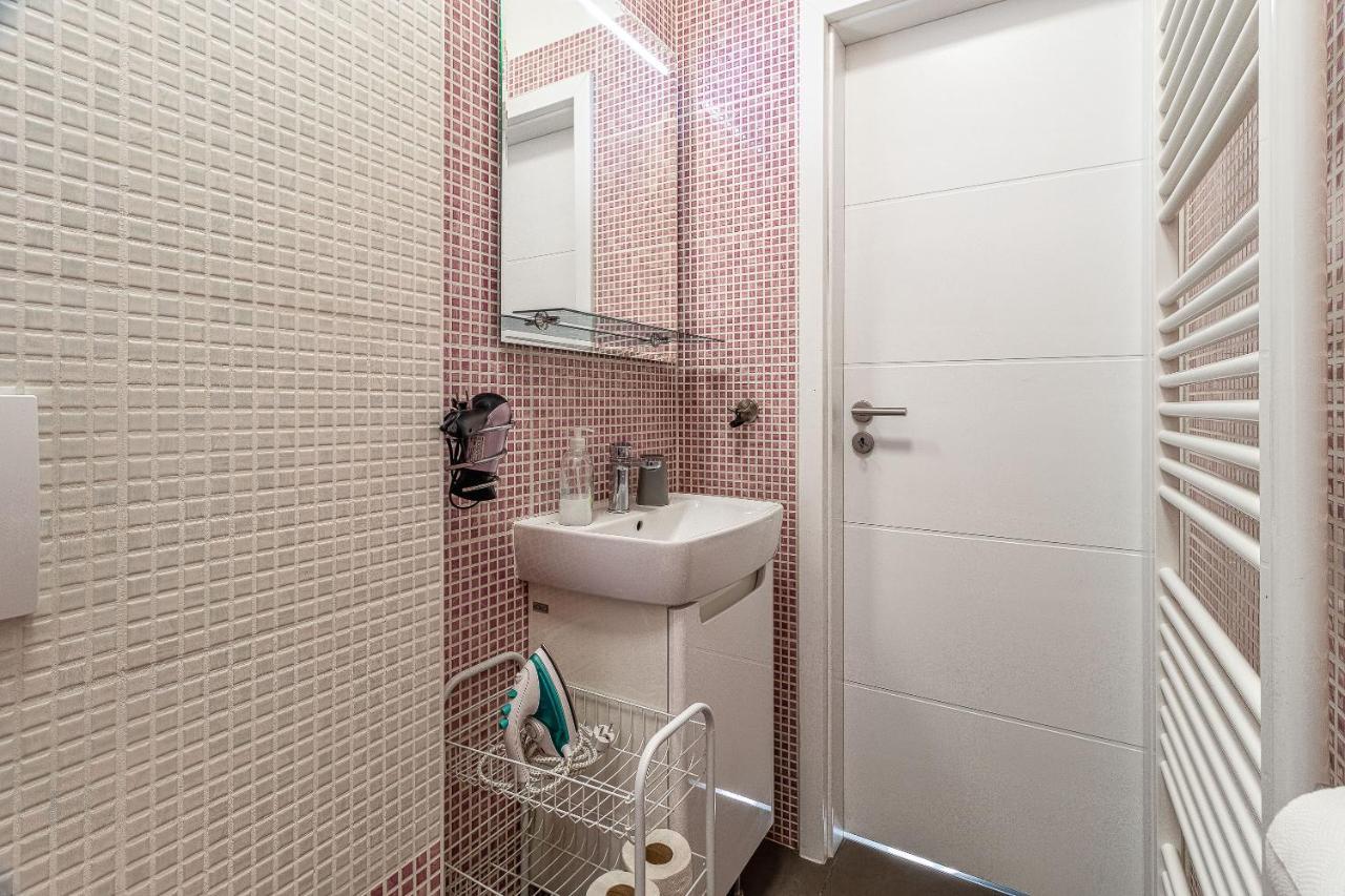 Bratislava -Apartment Near The City Center With A Balcony Eksteriør billede