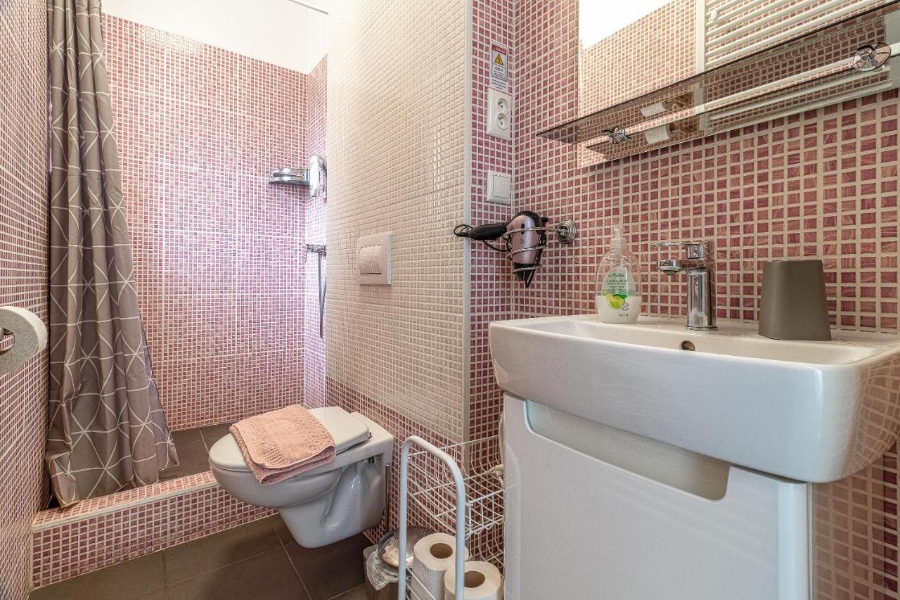Bratislava -Apartment Near The City Center With A Balcony Eksteriør billede